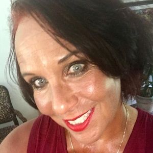 Meet your Posher, Deborah